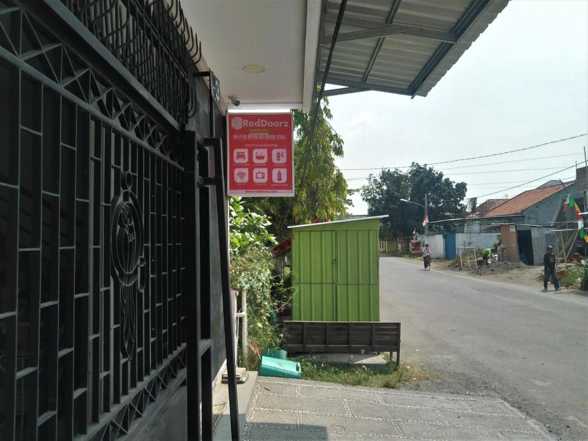 מלון Reddoorz Syariah Near Rs Mitra Keluarga Tegal מראה חיצוני תמונה