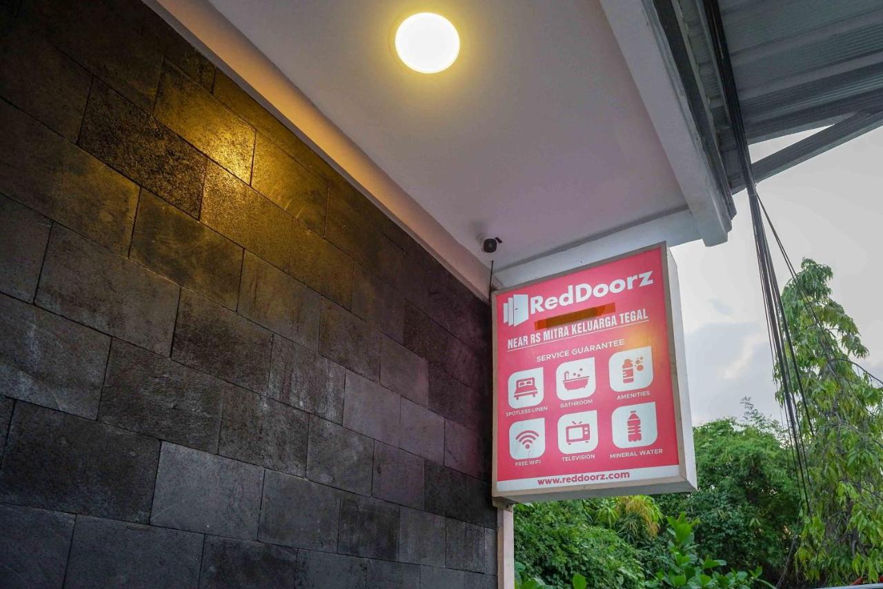 מלון Reddoorz Syariah Near Rs Mitra Keluarga Tegal מראה חיצוני תמונה